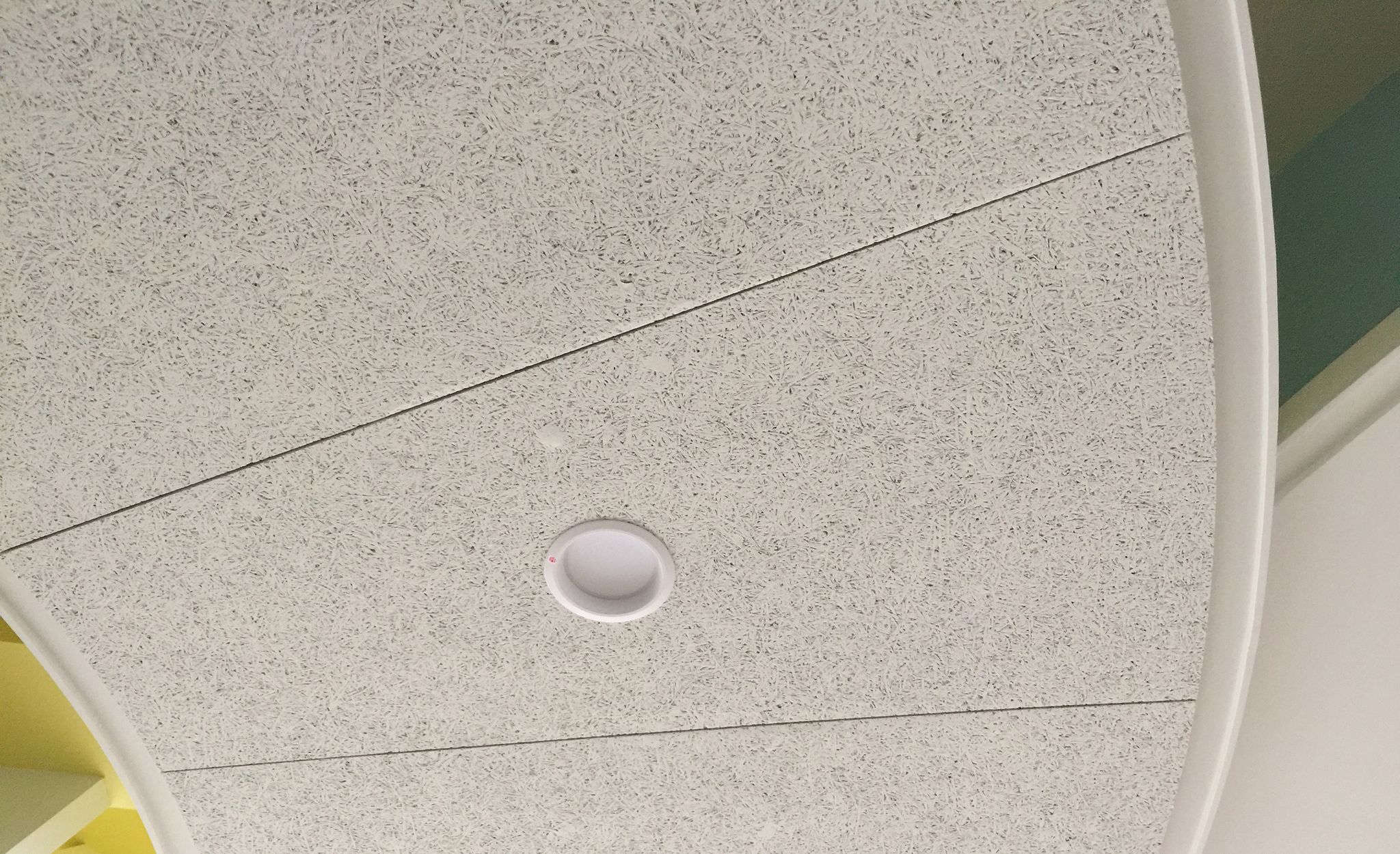 1F大廳(檜木吸音板) (30).JPG