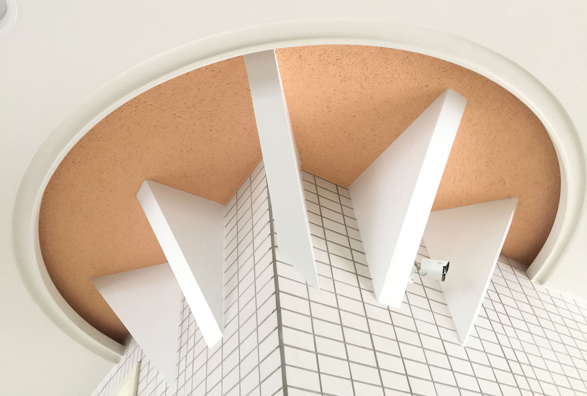 1F大廳(檜木吸音板) (32).JPG